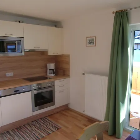 Leber Apartment *
