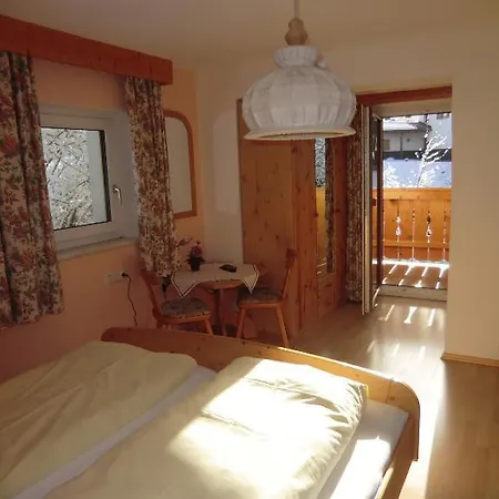 Leber Apartment *